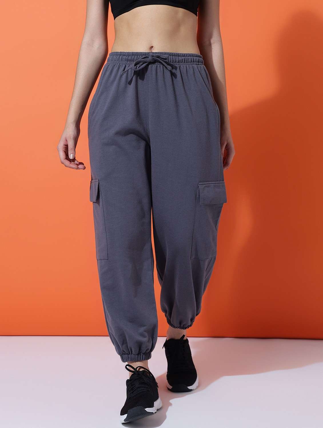 women solid mid rise cargo