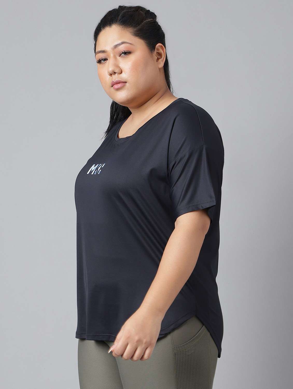 women black typographic round neck t-shirt - 21762472 -  Standard Image - 1