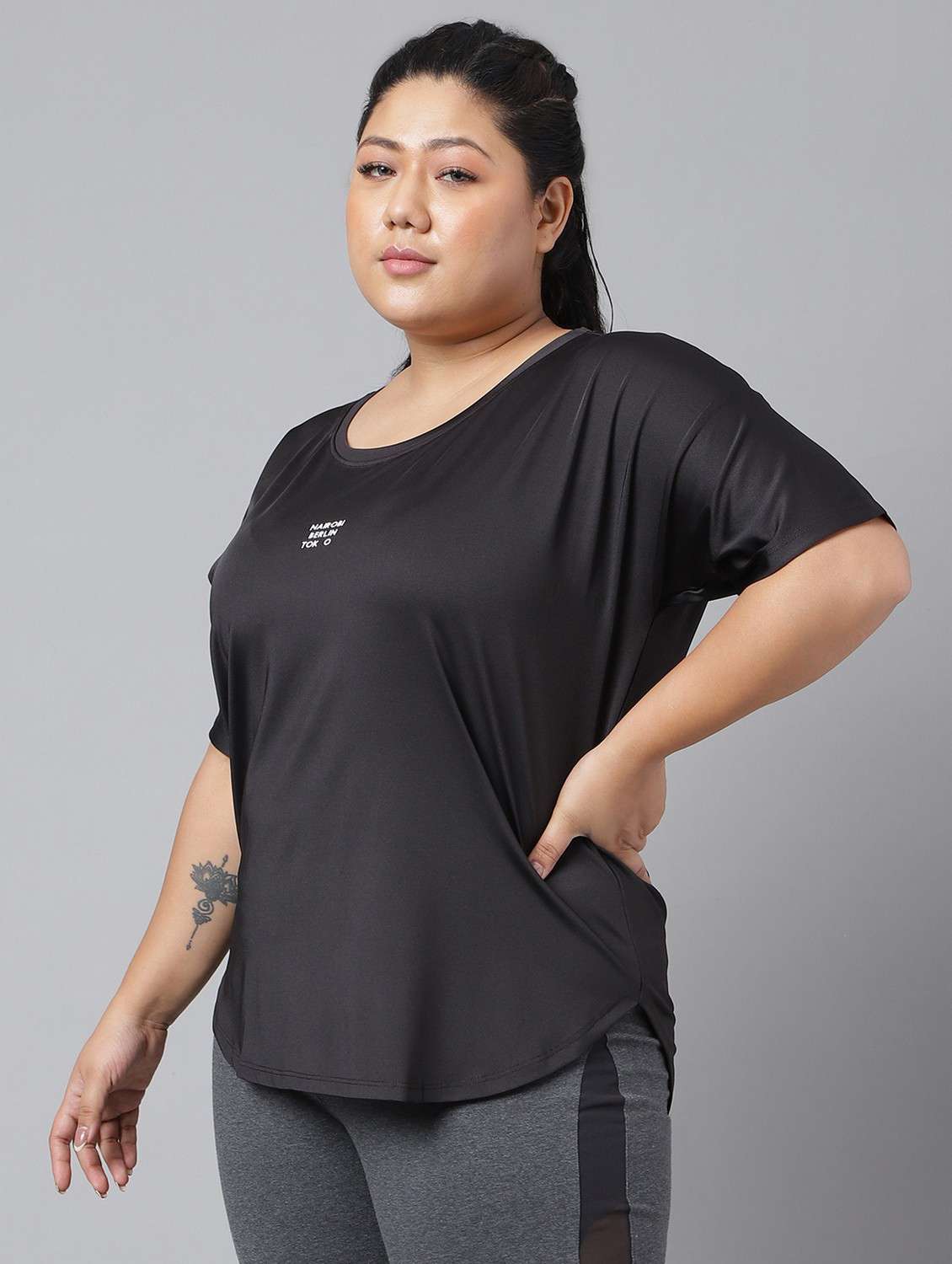 women black typographic round neck t-shirt - 21762524 -  Standard Image - 1