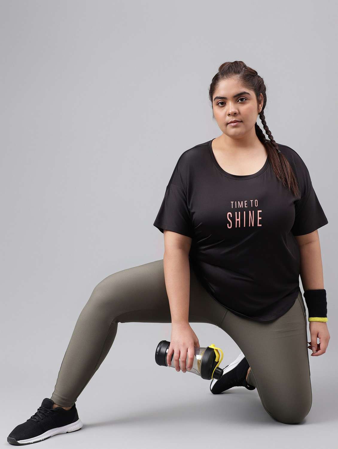 women black typographic round neck t-shirt - 21762546 - Standard Image - 4