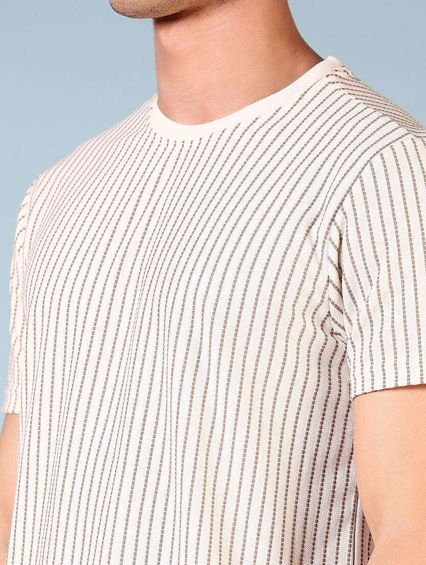 men white short sleeve regular fit t-shirt - 21765596 -  Standard Image - 4
