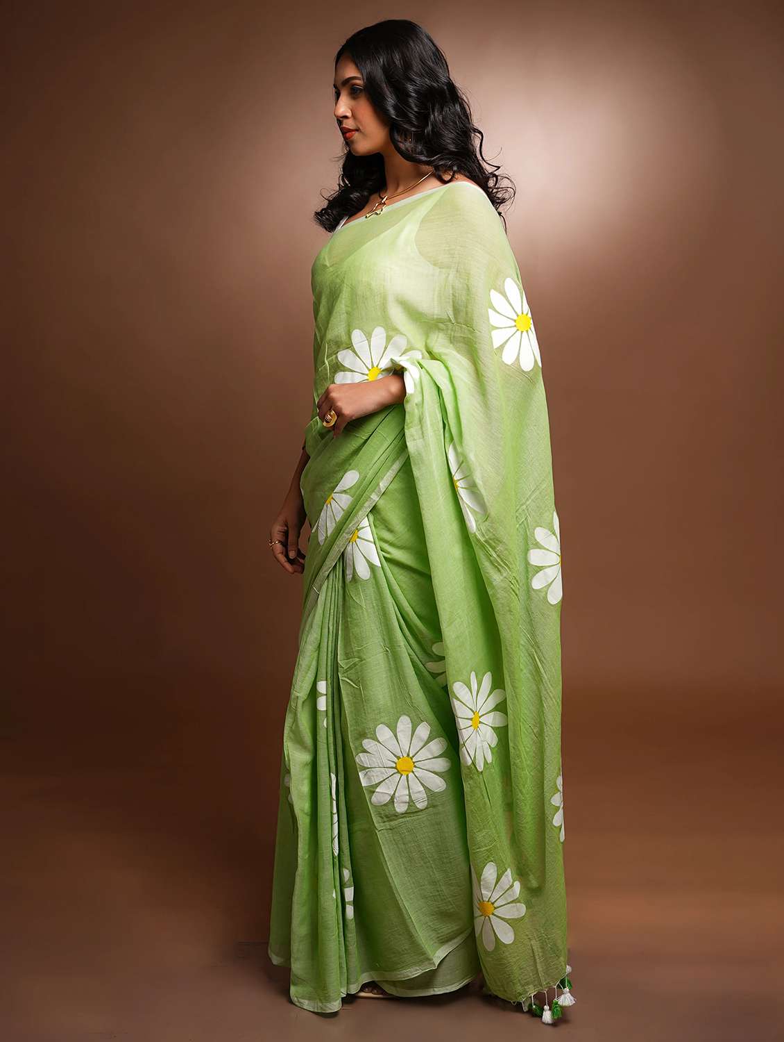 womne floral printed saree with blouse - 21766143 -  Standard Image - 1