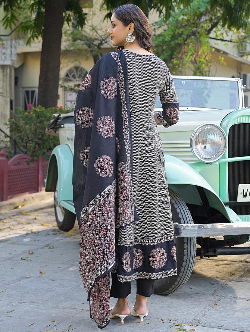 women three quarter sleeve kurta pant with dupatta set - 21766299 - Standard Image - 4