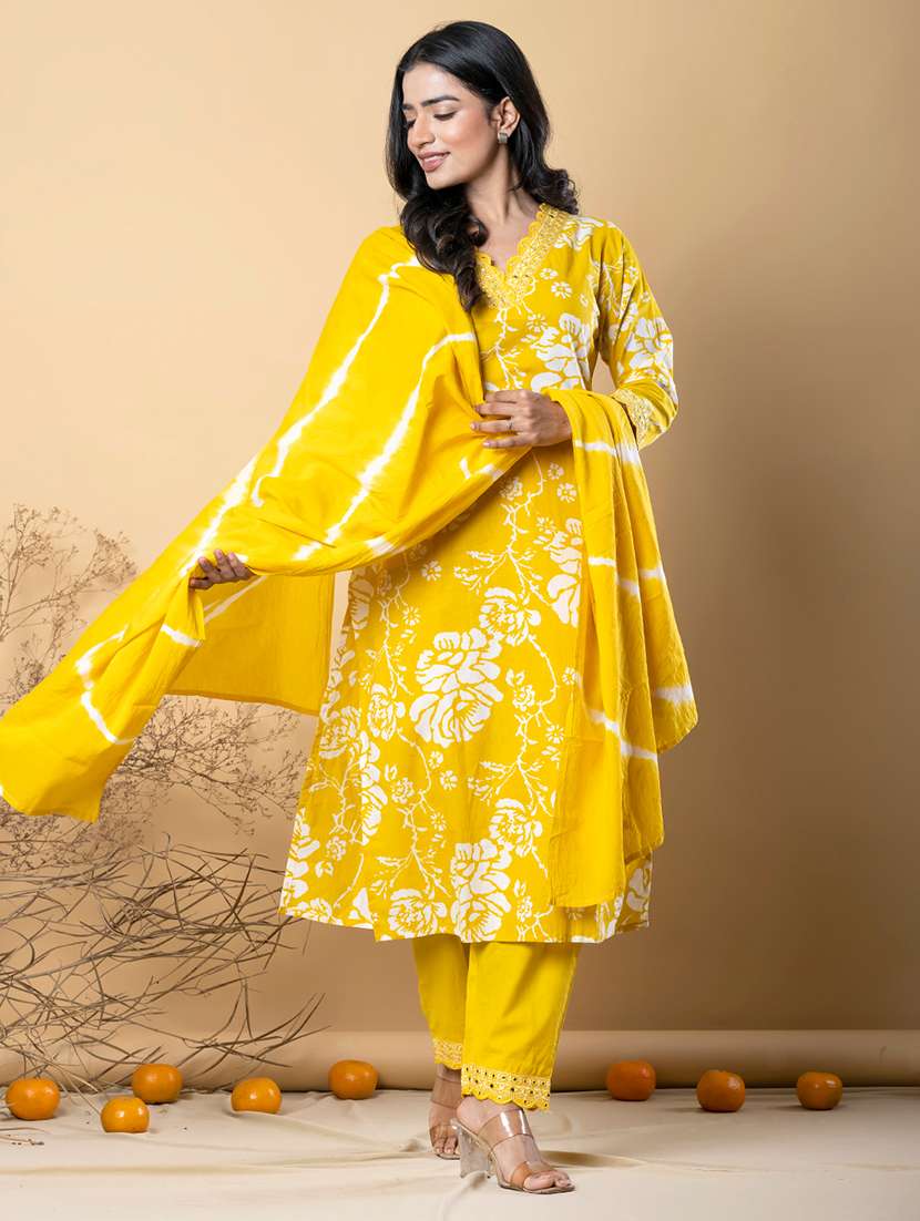 women three quarter sleeve kurta pant with dupatta set - 21766751 -  Standard Image - 1