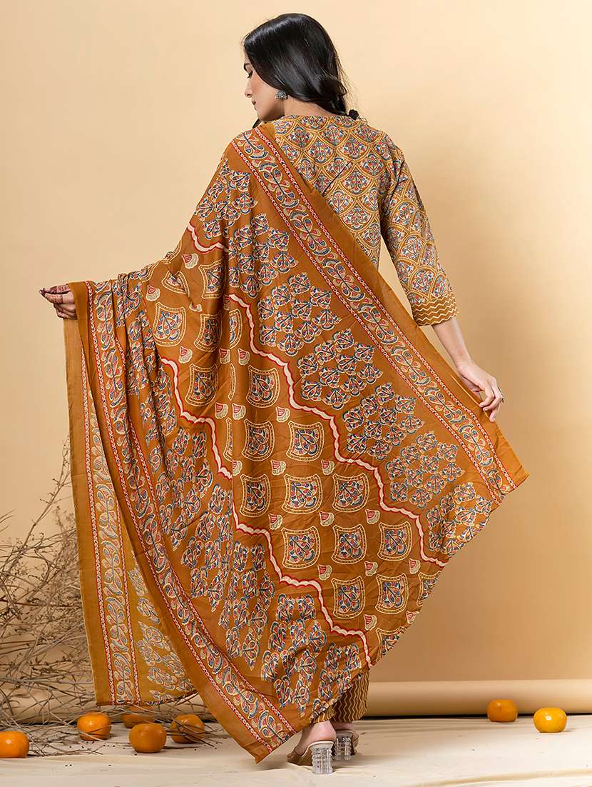 women three quarter sleeve kurta pant with dupatta set - 21766760 -  Standard Image - 4