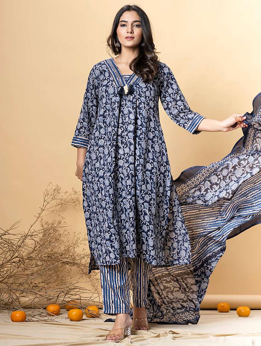 women three quarter sleeve kurta pant with dupatta set - 21766761 -  Standard Image - 1