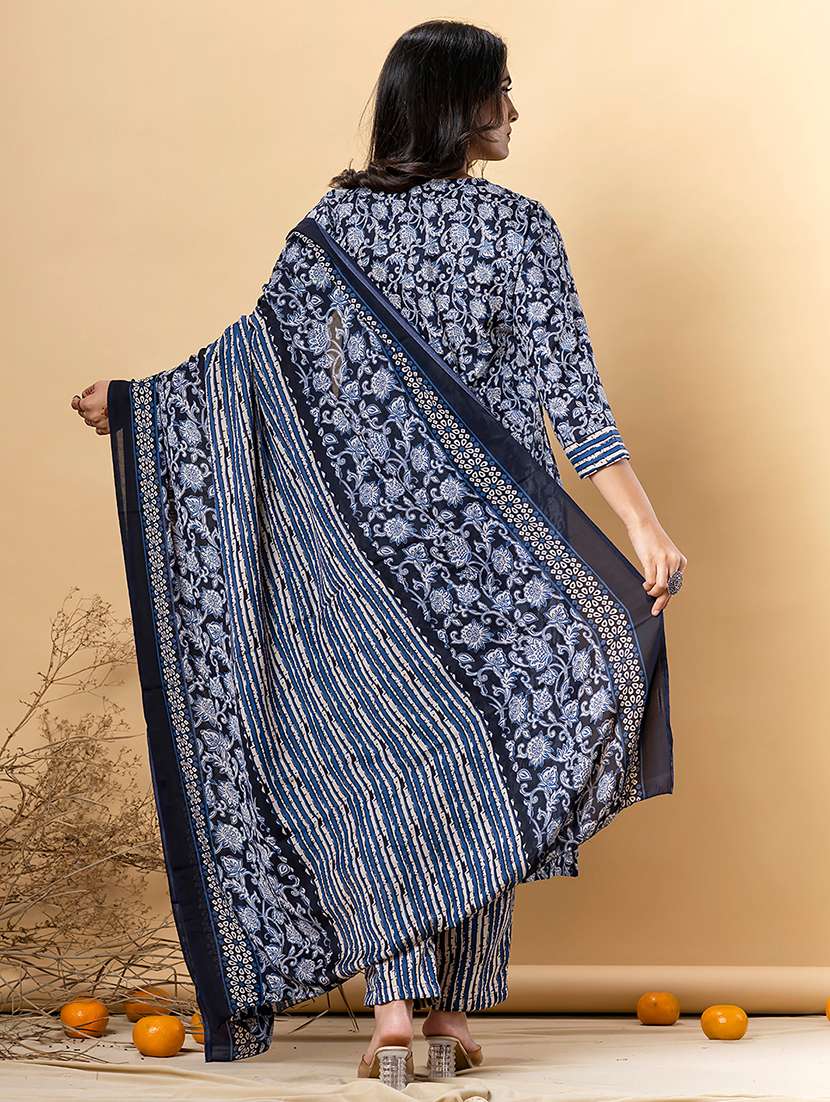 women three quarter sleeve kurta pant with dupatta set - 21766761 -  Standard Image - 4