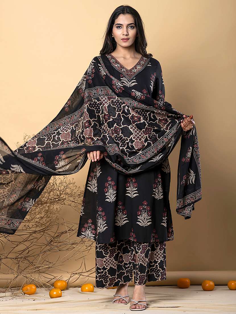 women three quarter sleeve kurta palazzo with dupatta set - 21766765 -  Standard Image - 1