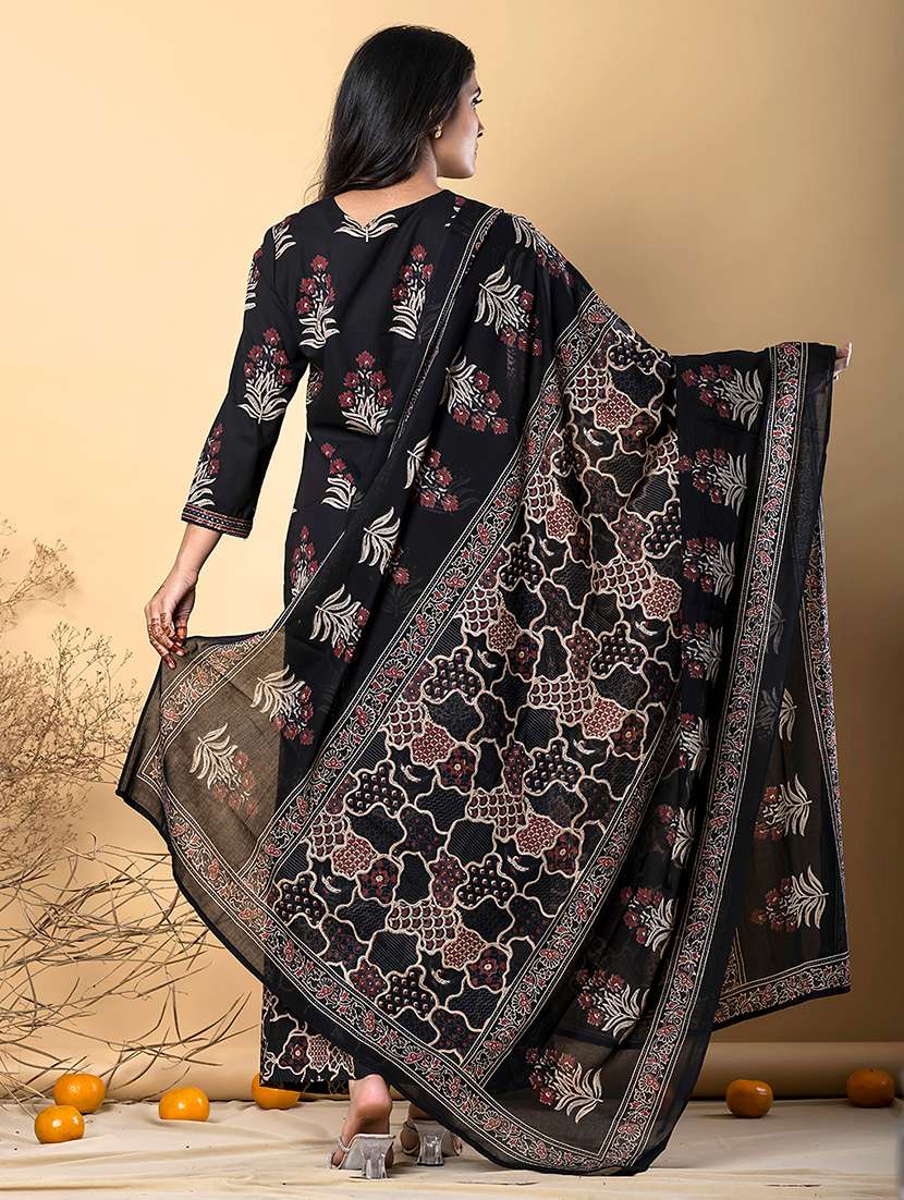 women three quarter sleeve kurta palazzo with dupatta set - 21766765 -  Standard Image - 4