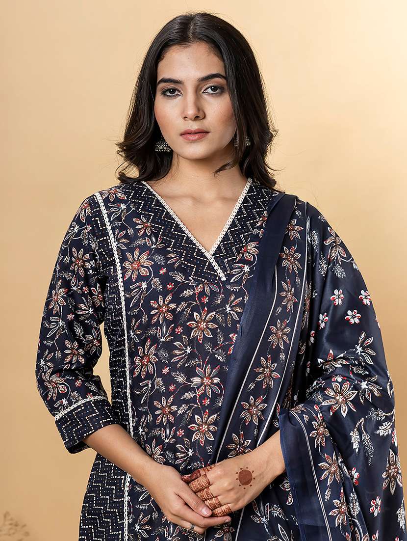 women three quarter sleeve kurta pant with dupatta set - 21766766 -  Standard Image - 4