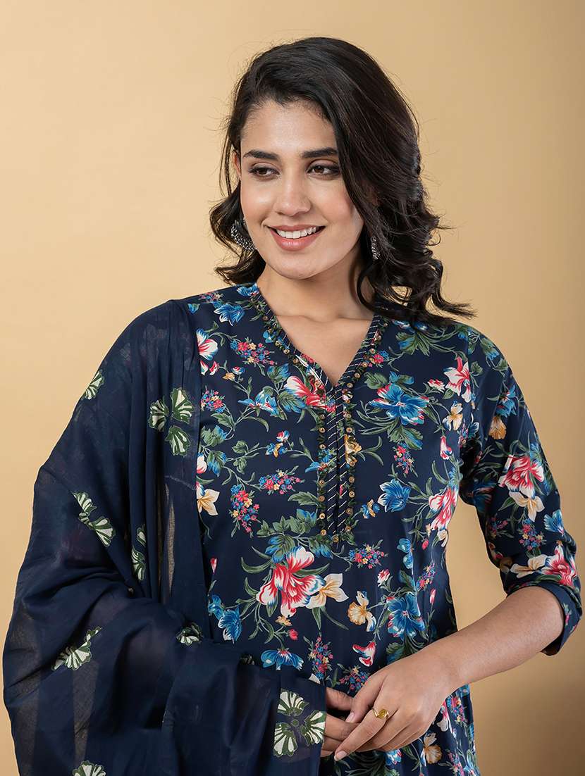 women three quarter sleeve kurta pant with dupatta set - 21766768 -  Standard Image - 4