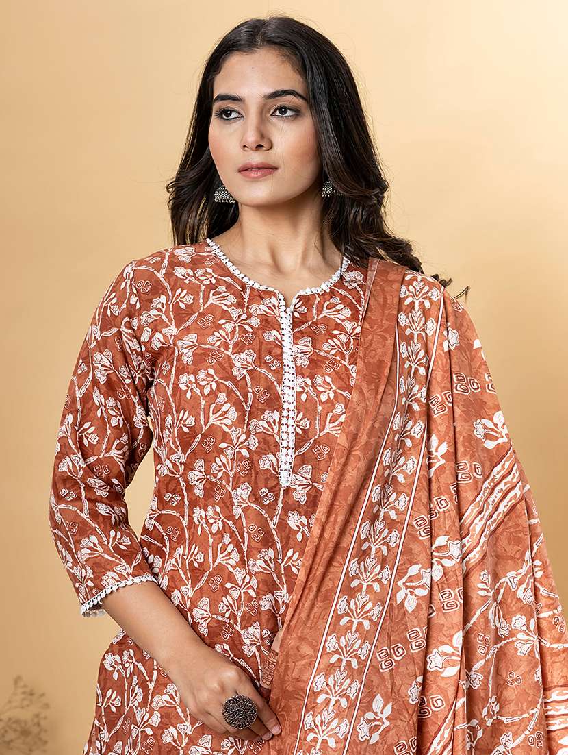 women three quarter sleeve kurta pant with dupatta set - 21766770 -  Standard Image - 4