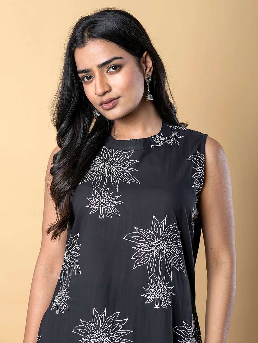 women floral printed sleeveless kurta palazzo set - 21766785 -  Standard Image - 4