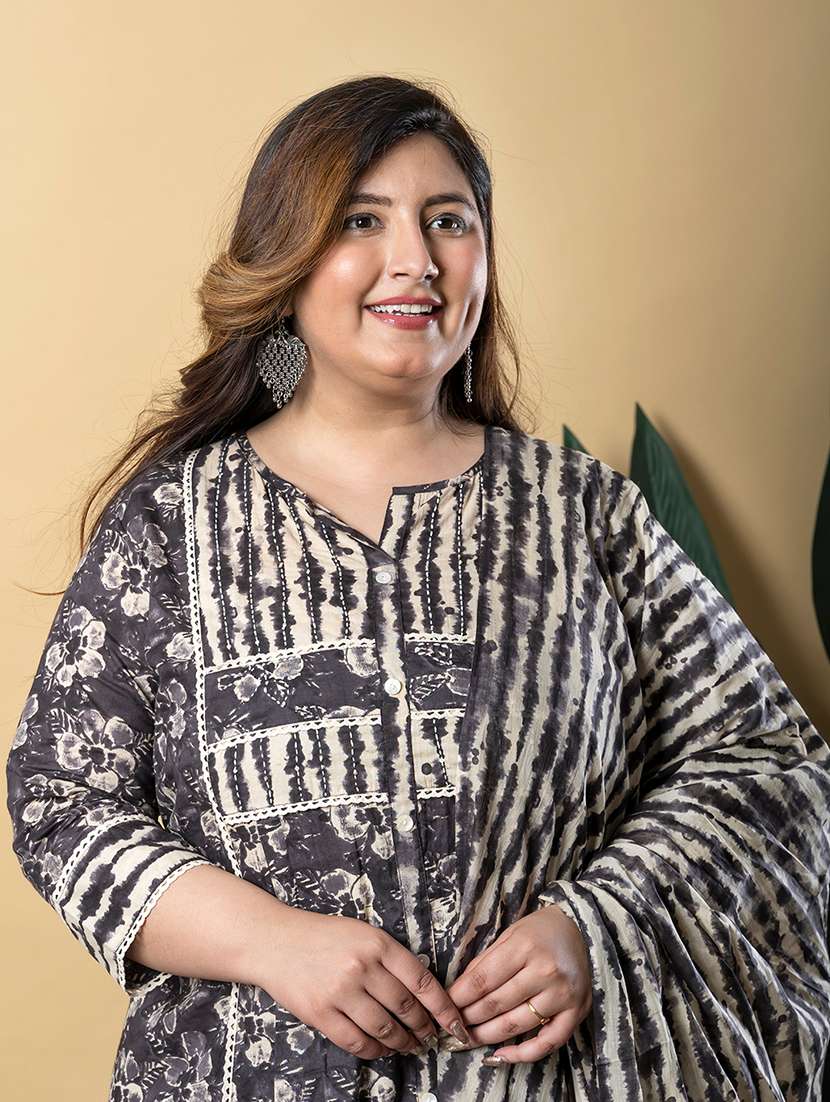 women three quarter sleeve kurta pant with dupatta set - 21766882 -  Standard Image - 4