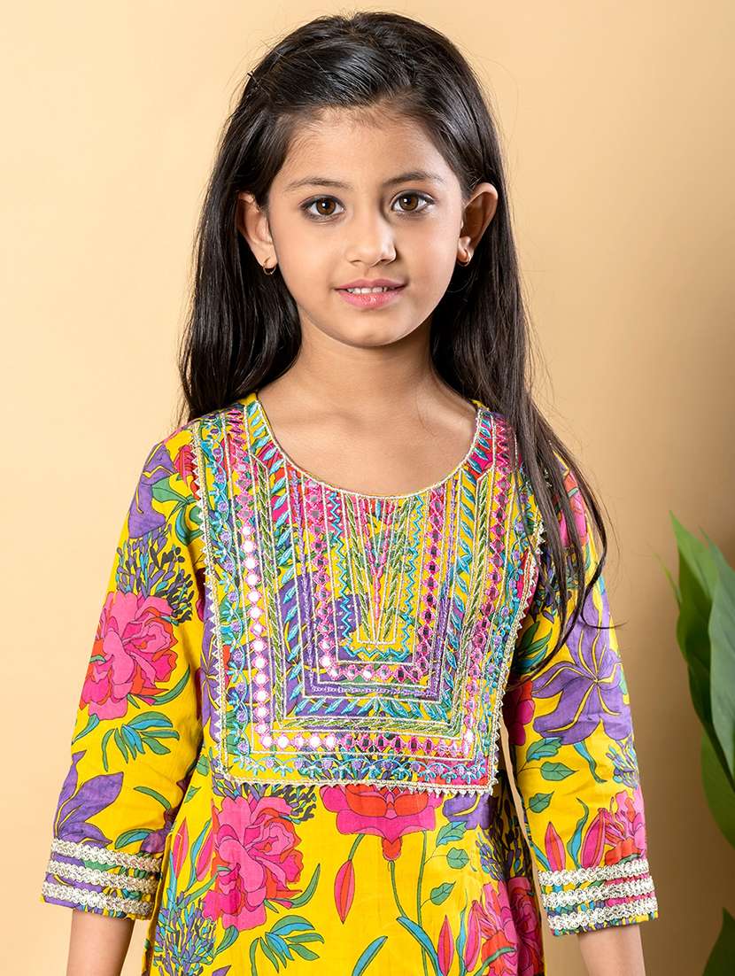 girls three quarter sleeve kurta pant set - 21766988 -  Standard Image - 4