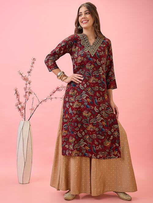 globus women maroon scalloped embroidered v-neck gold foil paisley print chanderi festive kurta - 21767487 -  Standard Image - 0