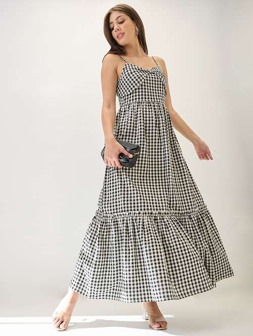 globus women black & white checkered strappy sleeves sweetheart neck bow detail tiered fit & flare maxi dress - 21767531 -  Standard Image - 0