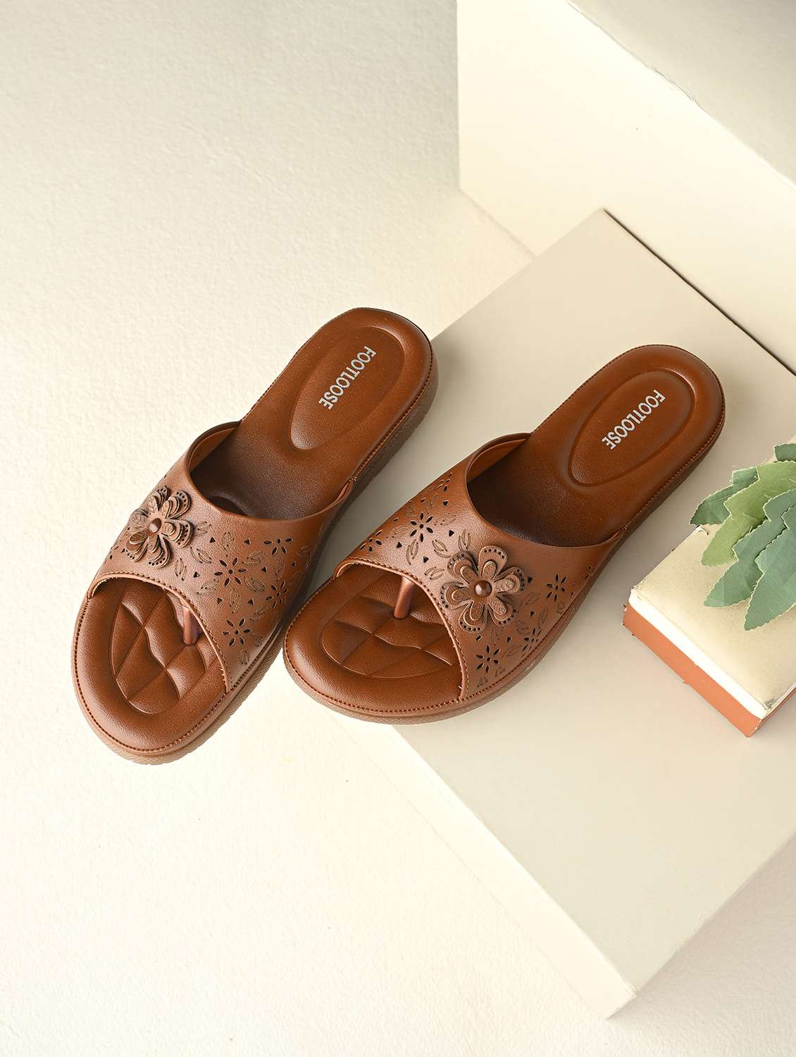 women cutwork detailed toe separator flats
