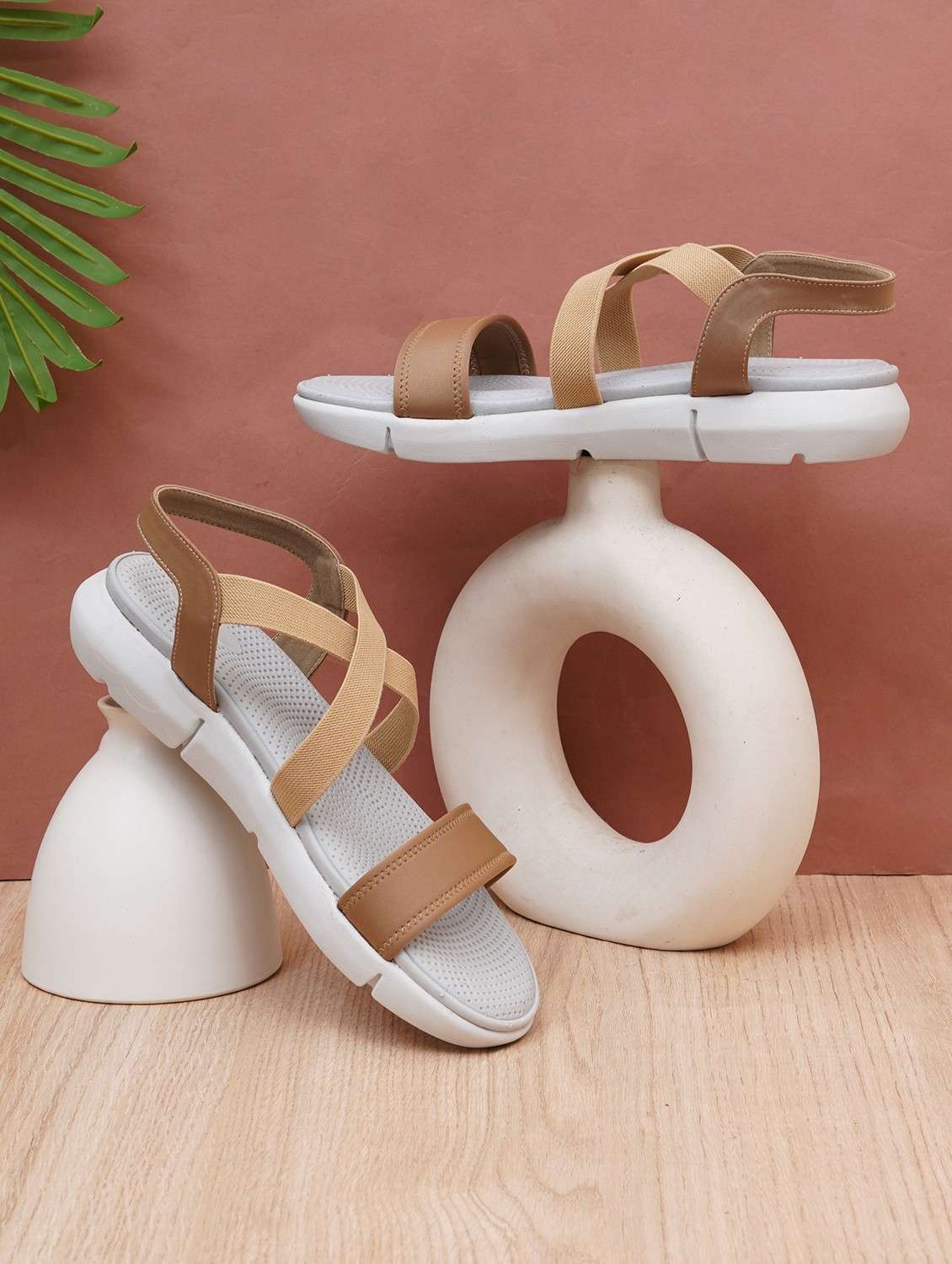 women stretchable loop flat form sandal