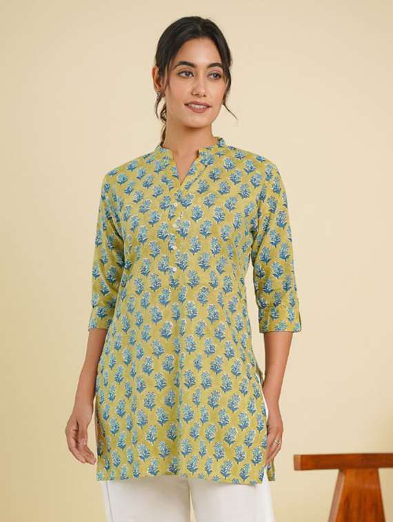 women three quarter sleeve straight kurti