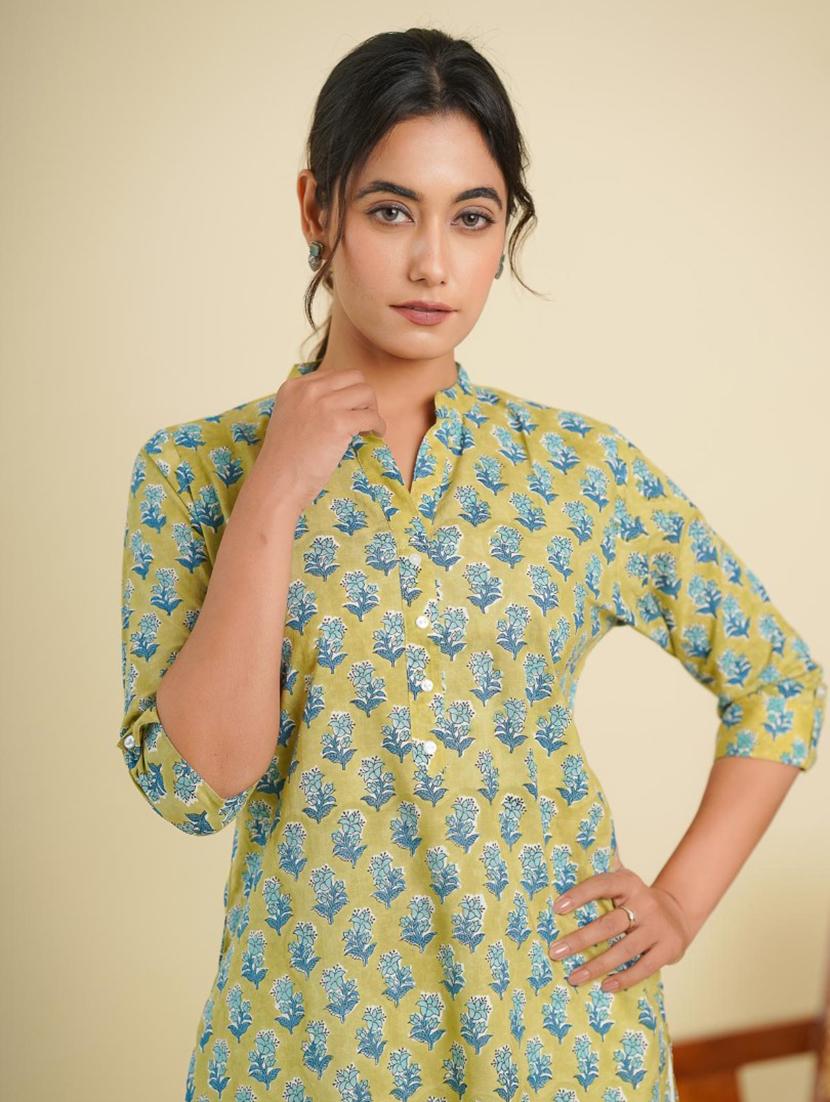 women three quarter sleeve straight kurti - 21784826 - Standard Image - 4