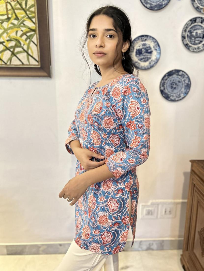 women floral three quarter sleeve straight kurti - 21784830 -  Standard Image - 1