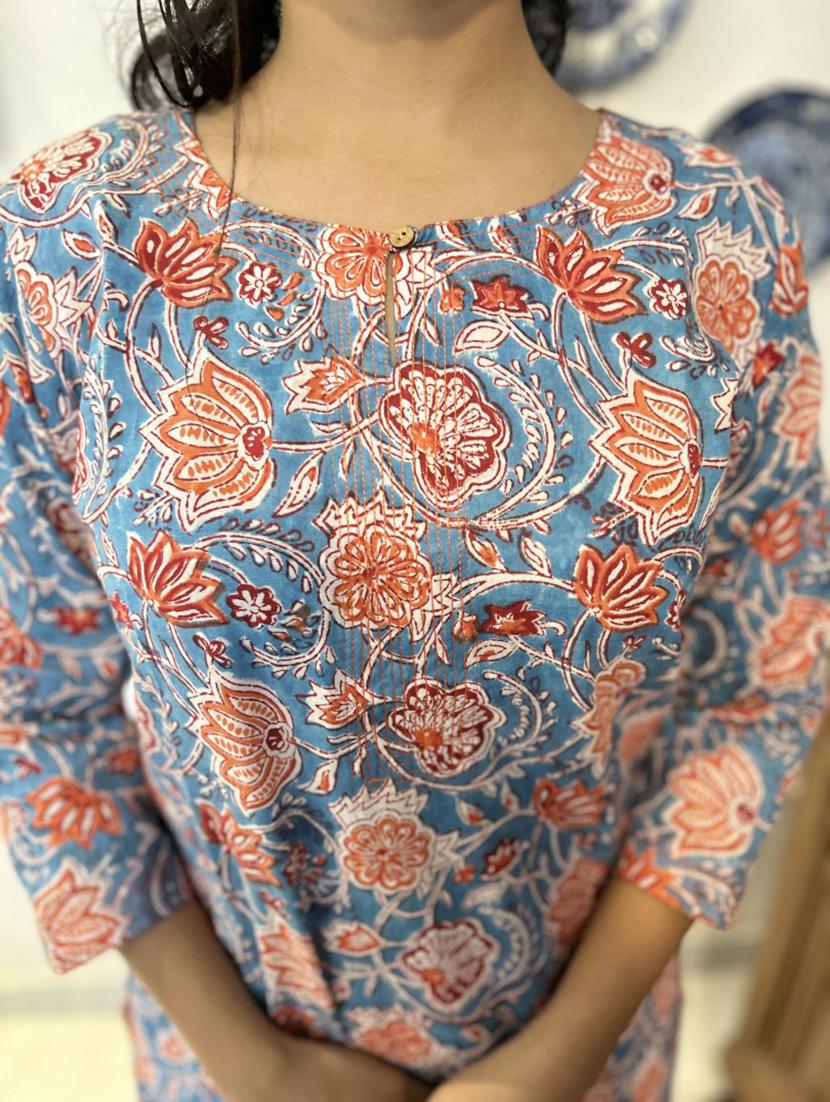 women floral three quarter sleeve straight kurti - 21784830 - Standard Image - 4