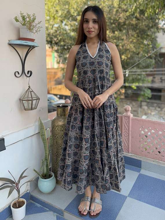 women printed sleveeless halter neck tiered dress