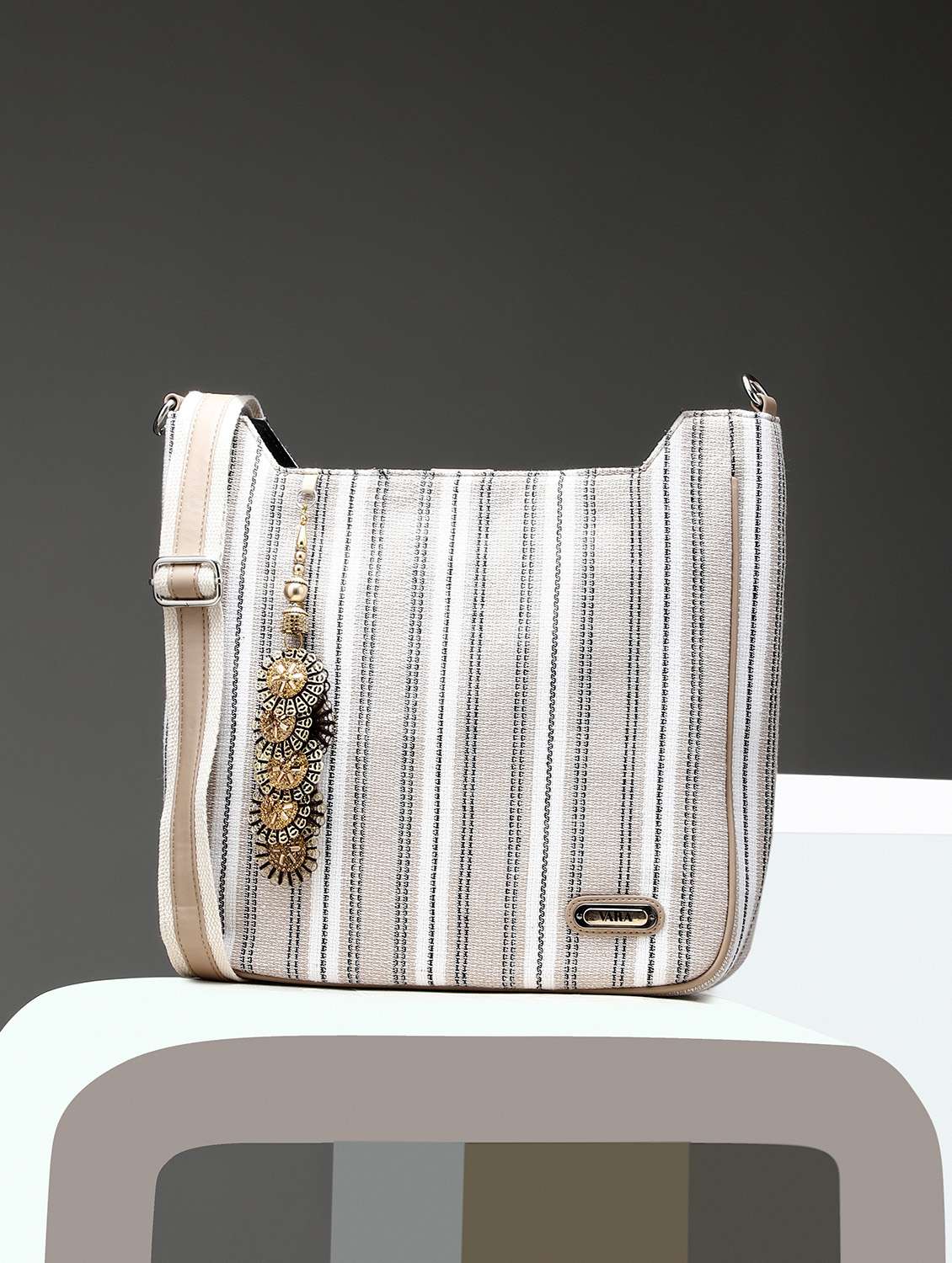 women beige striped tote bag