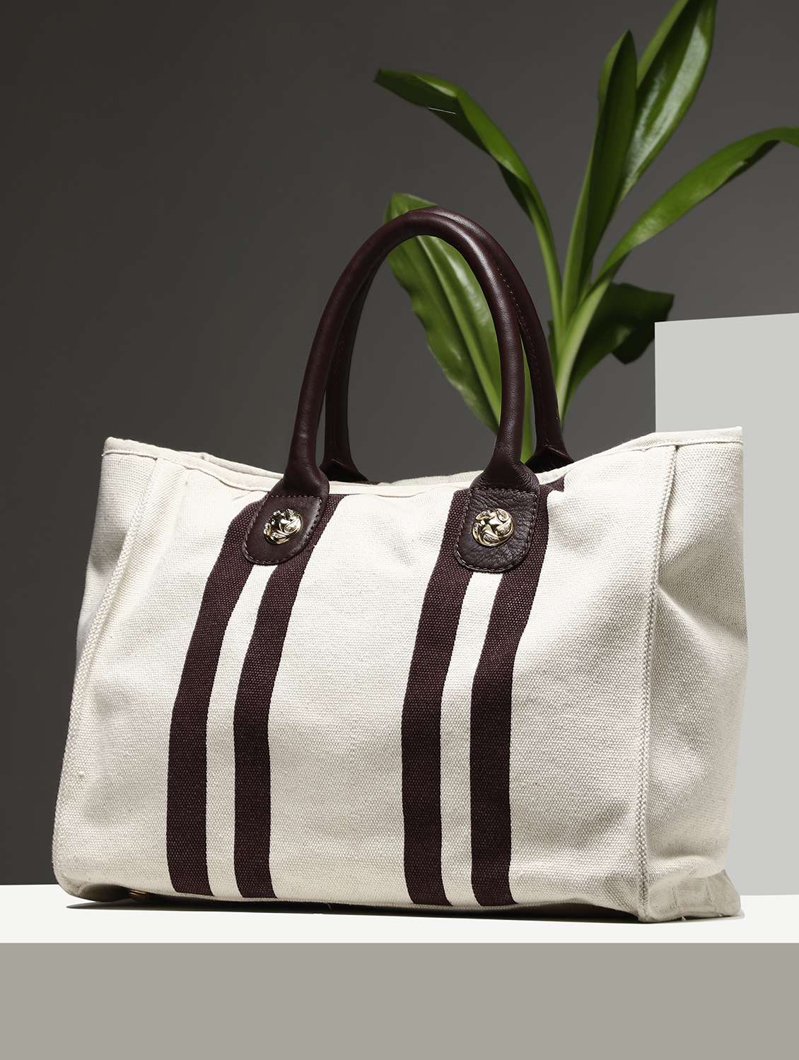 women zip closure casual handbag