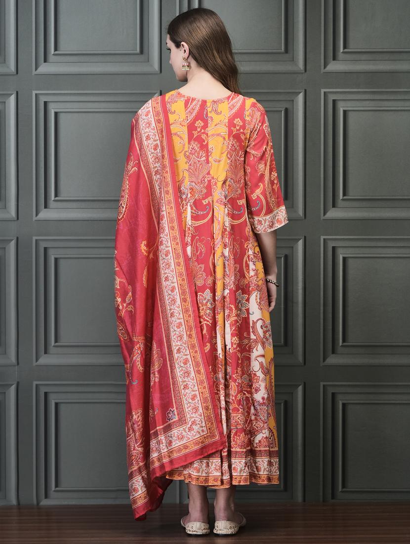 women three quarter sleeve kurta dupatta set - 21785495 - Standard Image - 4
