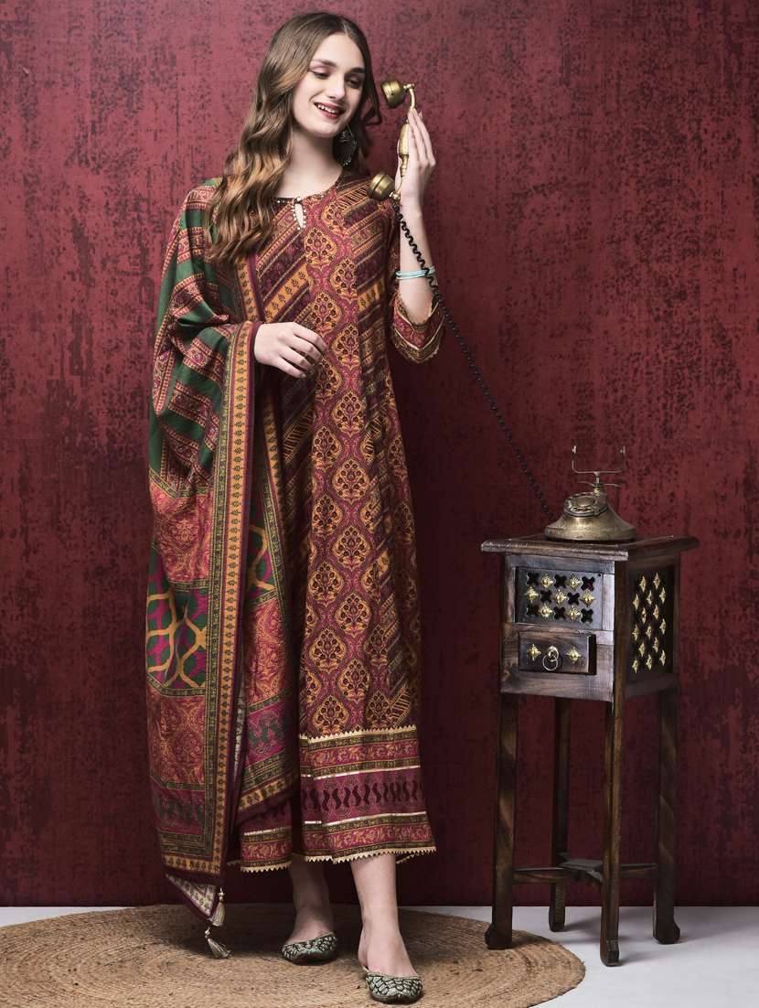 women three quarter sleeve kurta dupatta set - 21785496 - Standard Image - 4