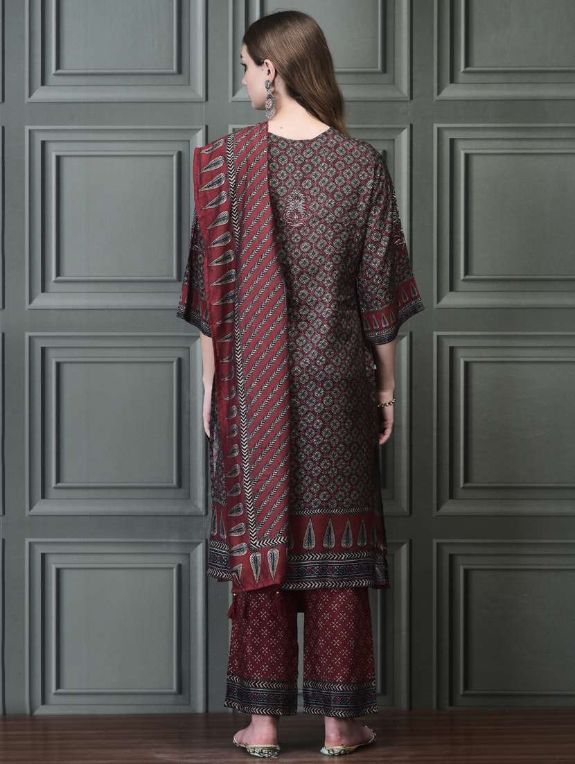 women three quarter sleeve kurta pant with dupatta set - 21785534 -  Standard Image - 4