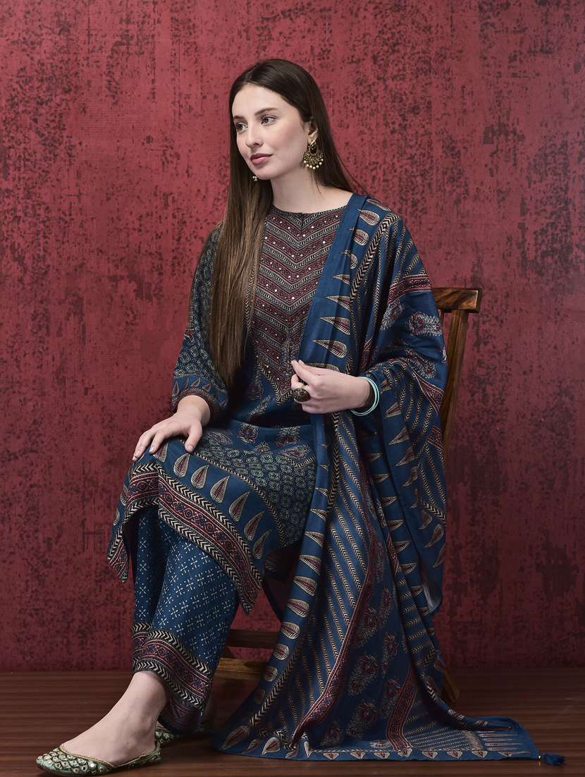 women three quarter sleeve kurta pant with dupatta set - 21785535 -  Standard Image - 4