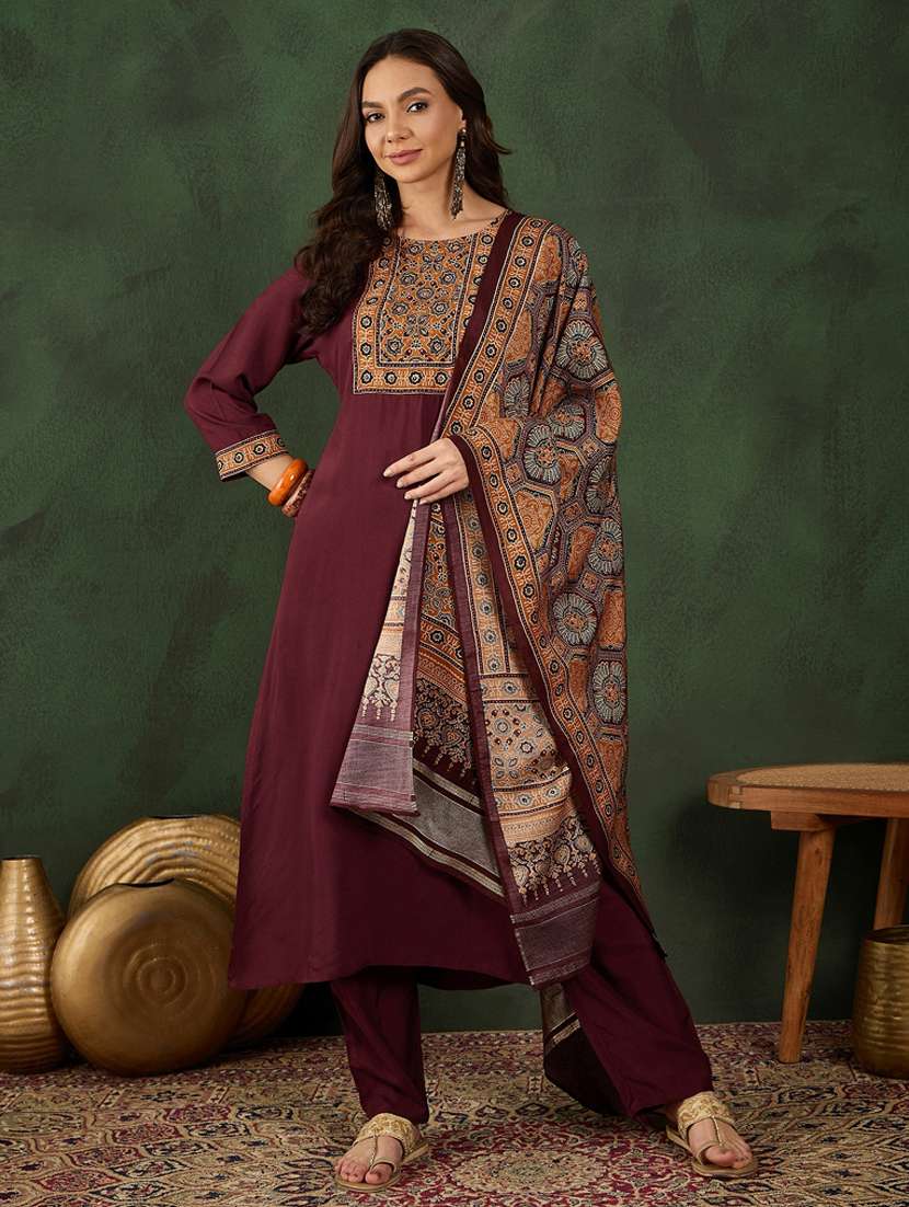 women three quarter sleeve kurta pant with dupatta set