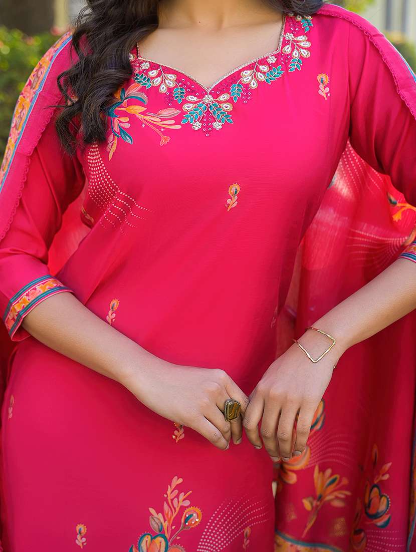 women three quarter sleeve kurta pant with dupatta set - 21785661 -  Standard Image - 4