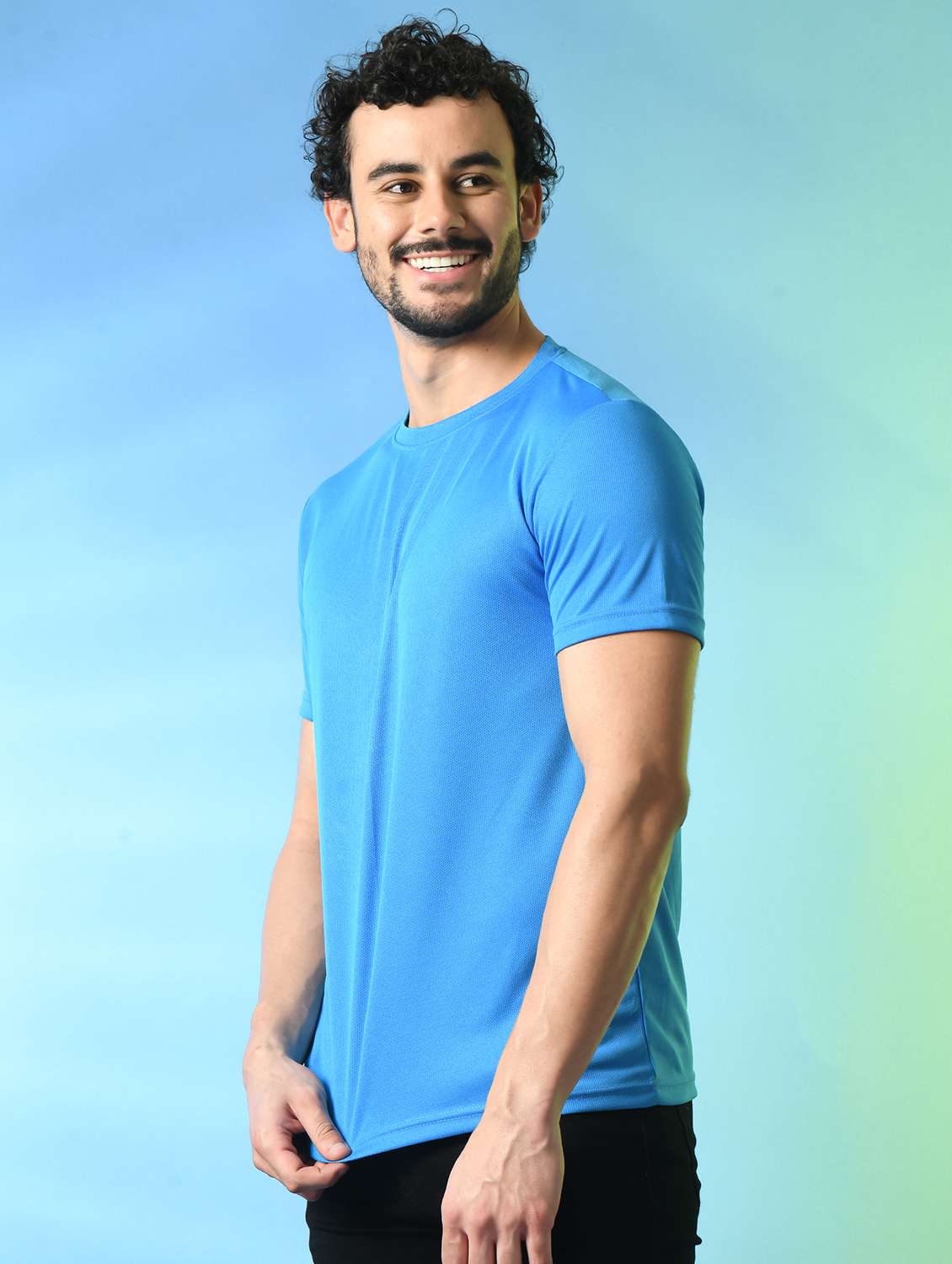 men short sleeves plain t-shirt - 21786381 -  Standard Image - 1