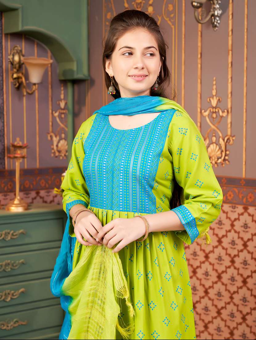 girls three quarter sleeve kurta pant with dupatta set - 21786425 -  Standard Image - 4