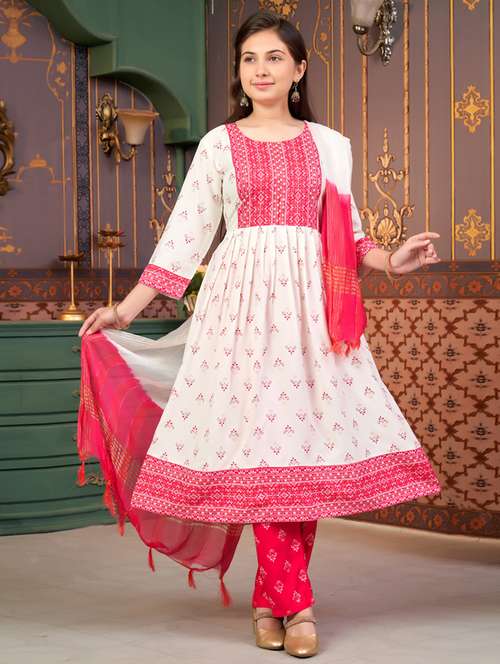 girls three quarter sleeve kurta pant with dupatta set