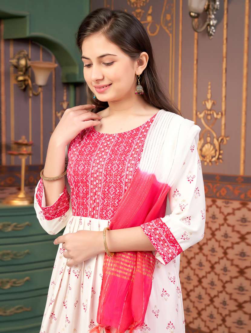 girls three quarter sleeve kurta pant with dupatta set - 21786427 - Standard Image - 4