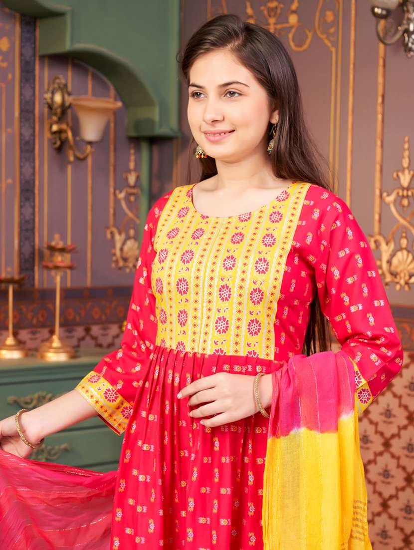 girls three quarter sleeve kurta pant with dupatta set - 21786430 -  Standard Image - 4