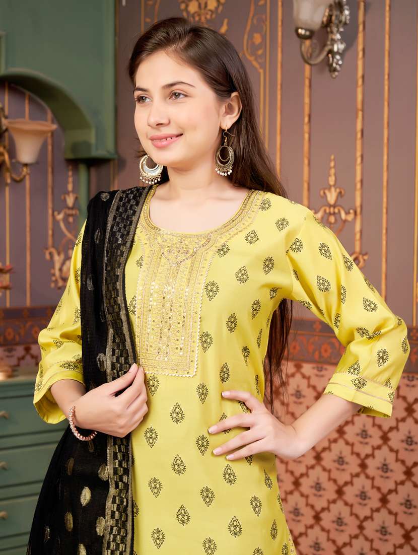 girls three quarter sleeve kurta salwar with dupatta set - 21786437 -  Standard Image - 4