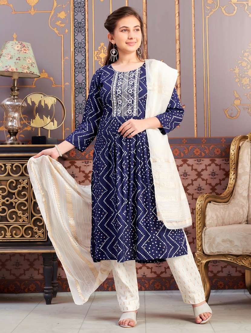 girls three quarter sleeve kurta pant with dupatta set