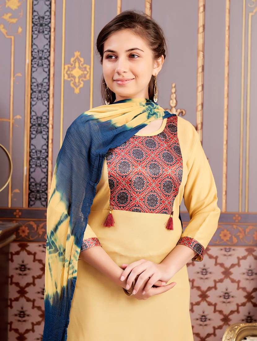 girls printed kurta and pant with dupatta - 21786458 -  Standard Image - 4