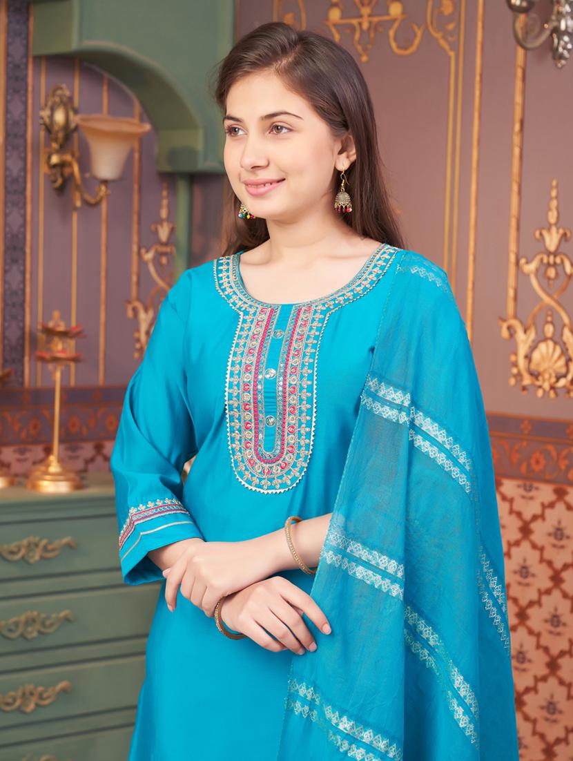 girls embroidered kurta and pant with dupatta - 21786526 - Standard Image - 4