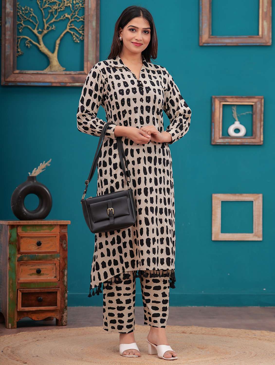 women three quarter sleeve kurta palazzo set - 21793376 - Standard Image - 4