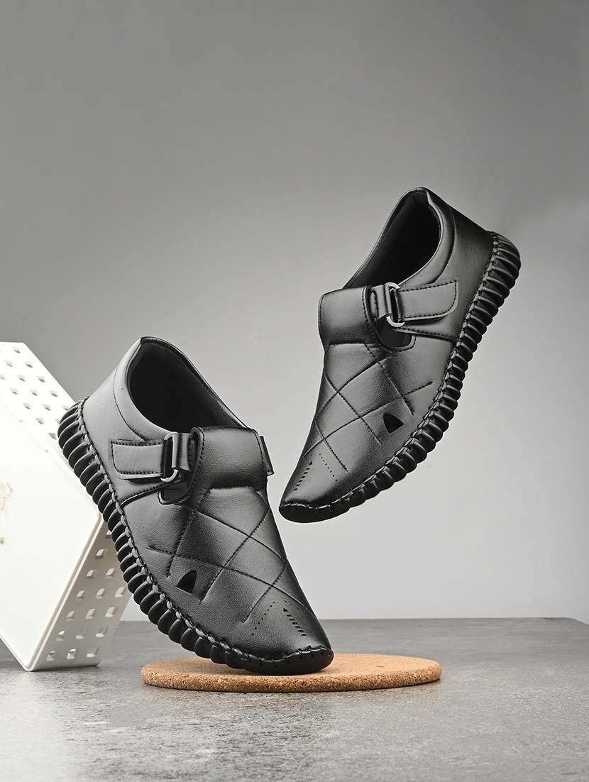 men black fisherman sandal