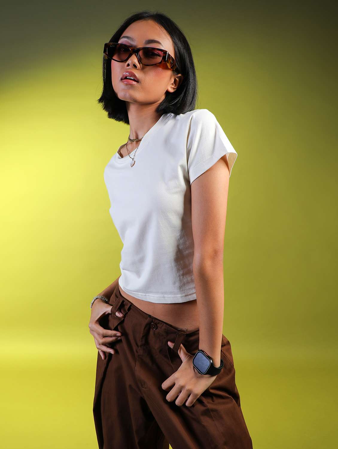 women white solid short sleeve crop t-shirt