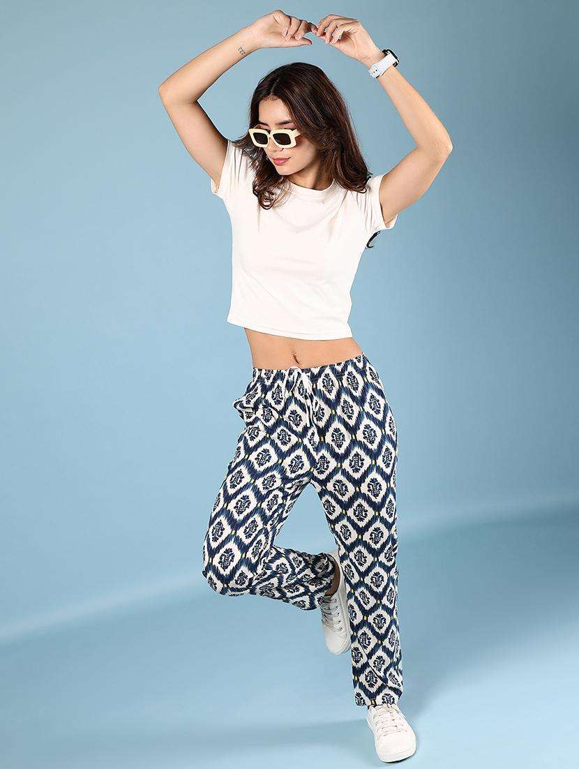 women white solid short sleeve crop t-shirt - 21795107 -  Standard Image - 6