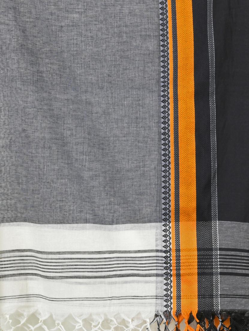 off white cotton handloom saree with blouse - 21839470 - Standard Image - 4